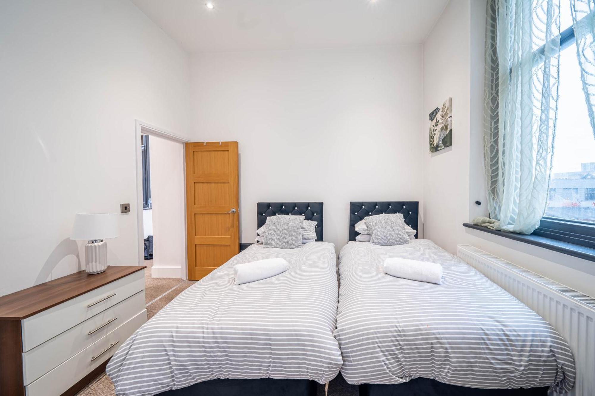 Bv Aparthotel Stays In The Heart Of Barnsley Town Centre Room photo