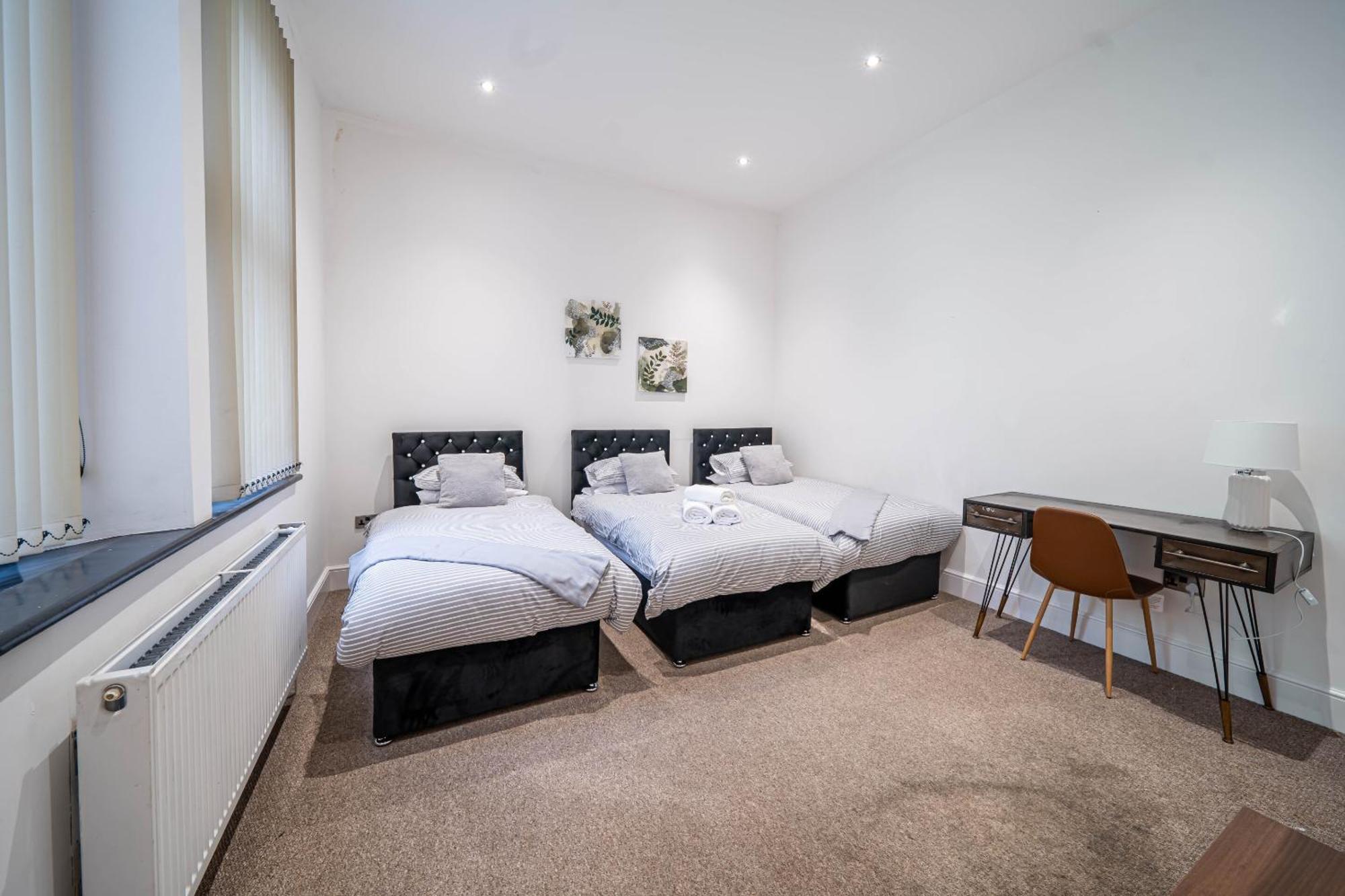 Bv Aparthotel Stays In The Heart Of Barnsley Town Centre Room photo