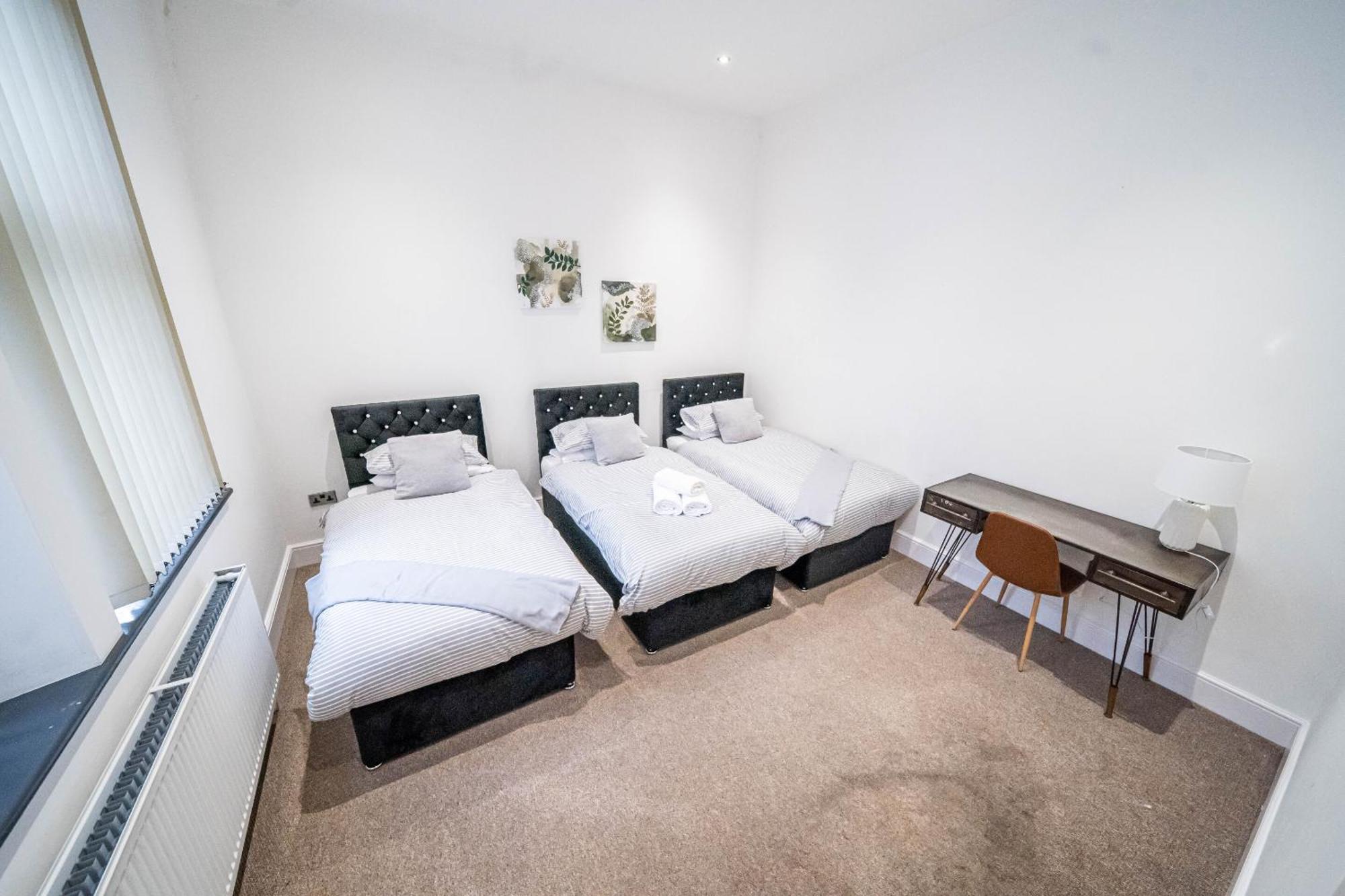 Bv Aparthotel Stays In The Heart Of Barnsley Town Centre Room photo